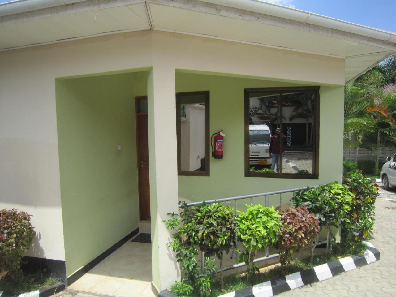 Jakicha Motel Dar es Salaam Exterior photo