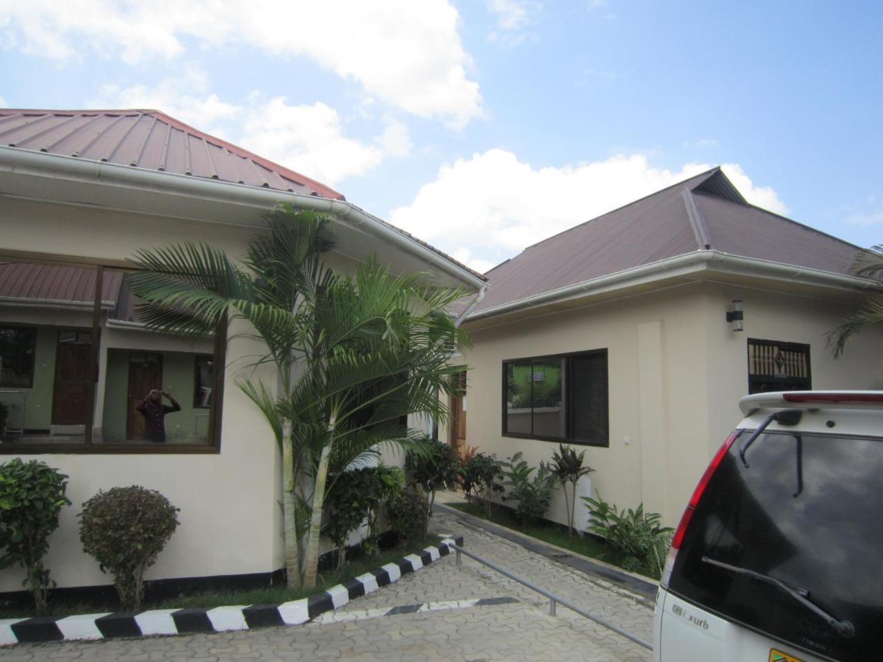 Jakicha Motel Dar es Salaam Exterior photo