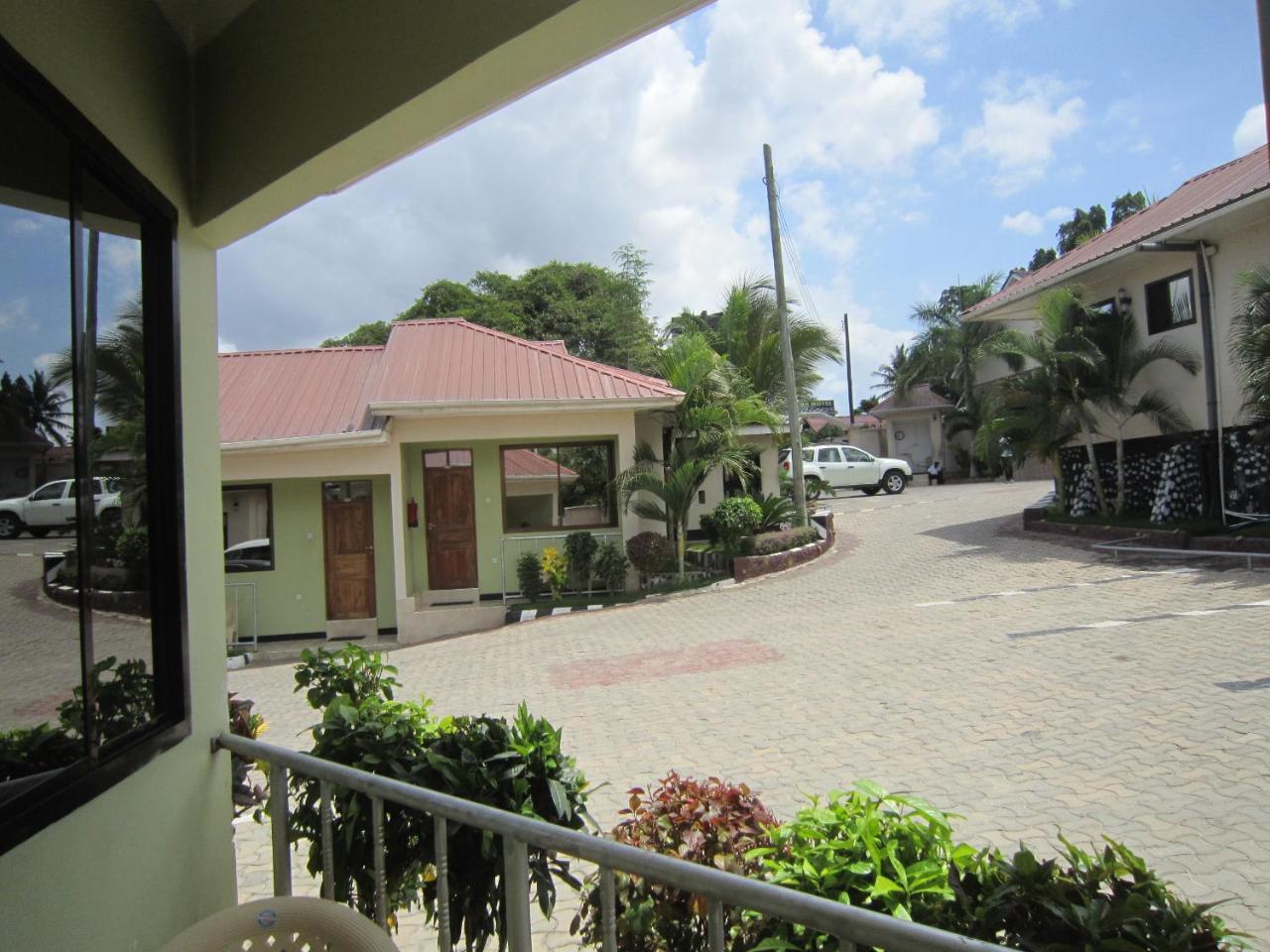 Jakicha Motel Dar es Salaam Exterior photo